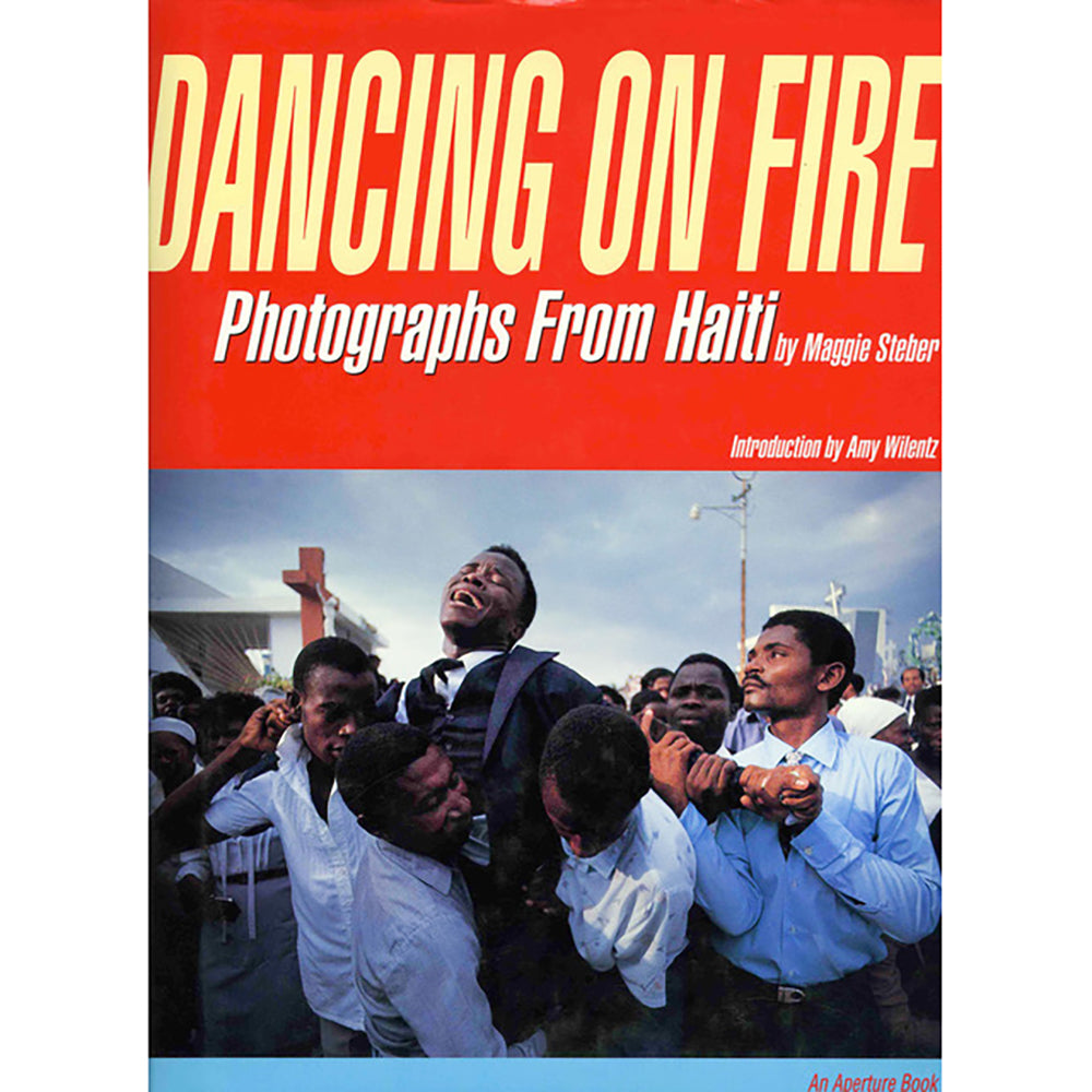 Maggie Steber: Dancing on Fire: Fotografías de Haití, firmado con lámina a juego