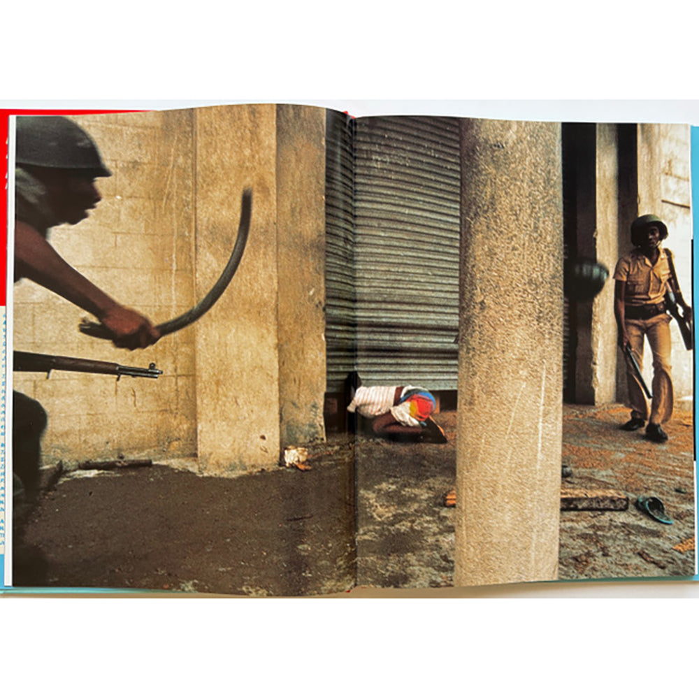 Maggie Steber: Dancing on Fire: Fotografías de Haití, firmado con lámina a juego