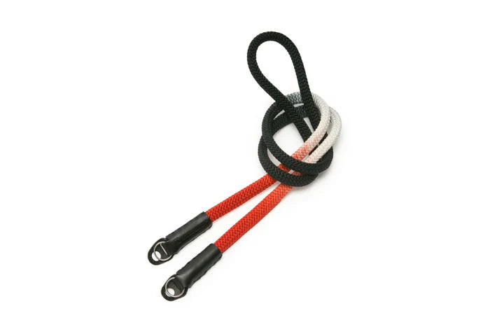 Correa para cuello de seda con degradado Artisan & Artist* ACAM 316G - Negro/Rojo