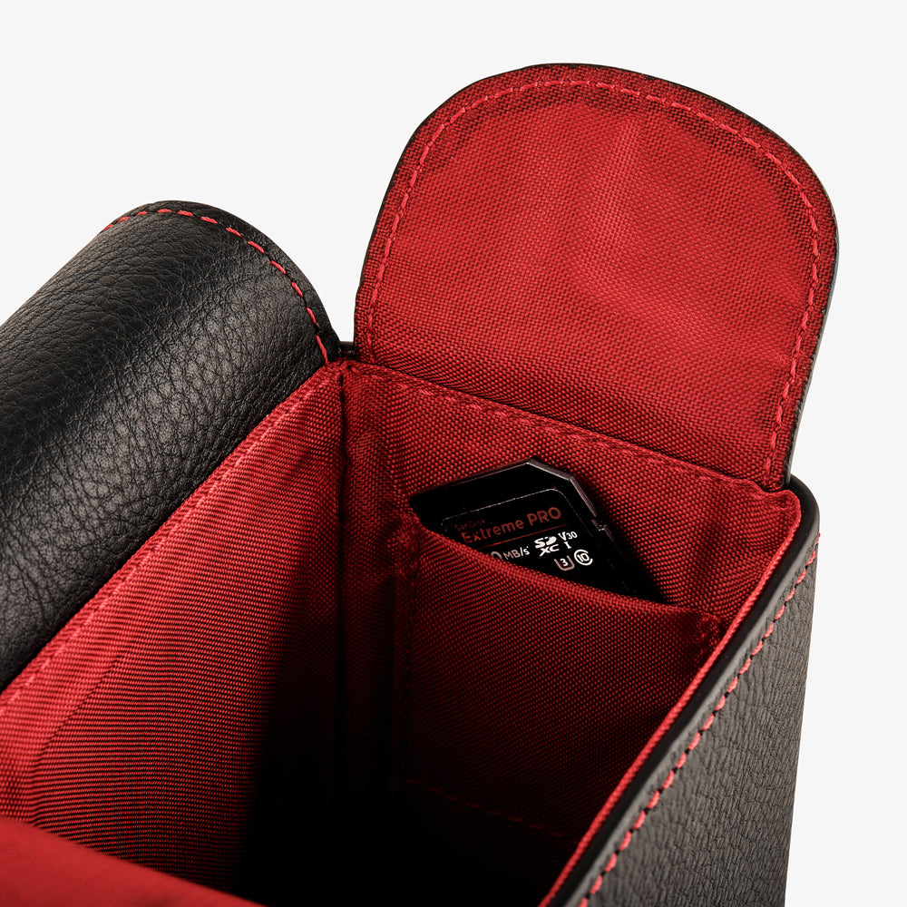 Bolso para cámara de cuero Oberwerth ‘Albert’ - Negro con costuras rojas