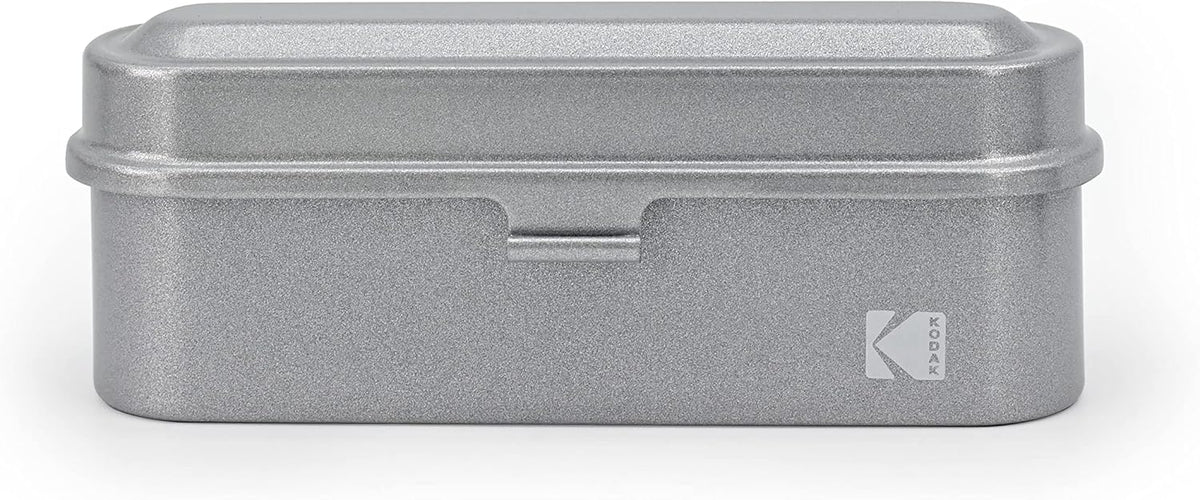 Estuche para película Kodak Steel de 135 mm (tapa plateada/cuerpo plateado)