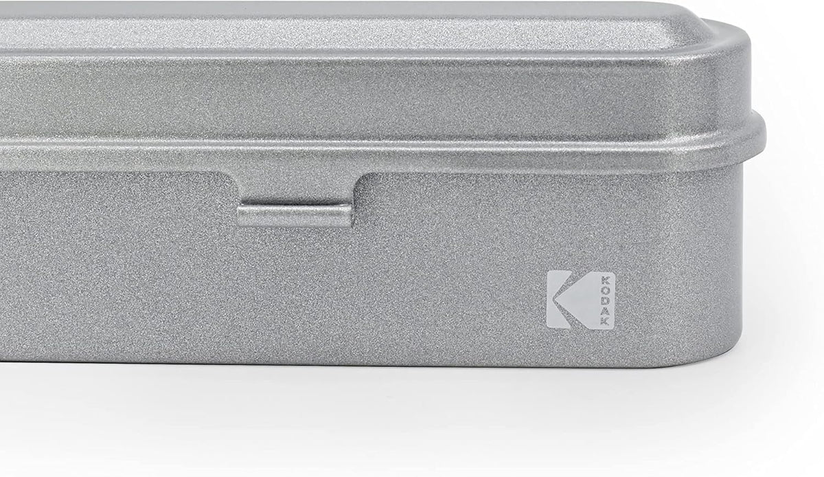Estuche para película Kodak Steel de 135 mm (tapa plateada/cuerpo plateado)