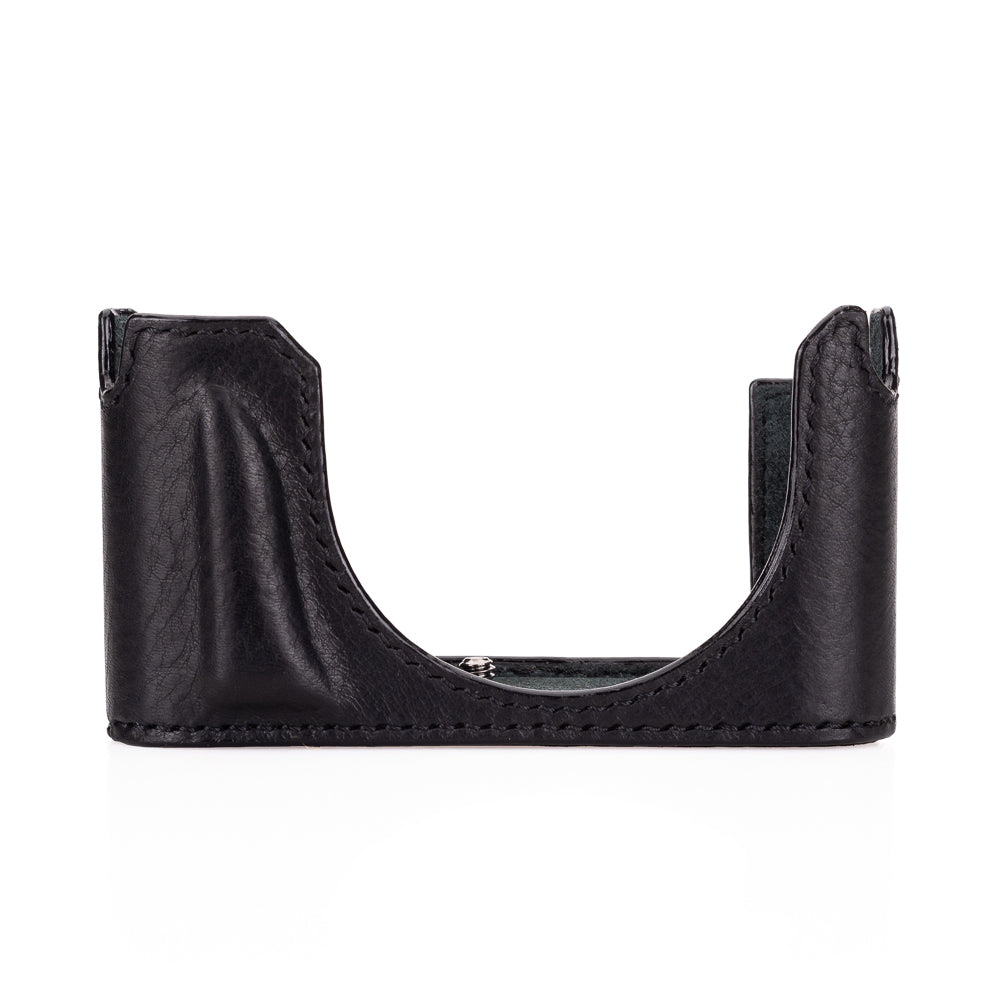Funda de media pieza Arte di Mano para Leica D-Lux 8 con acceso a la batería - Negro Rally con costuras negras.