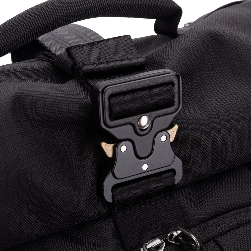 Mochila para cámara Think Tank Photo FocusPoint de cierre enrollable (Negro asfalto, 30 L)