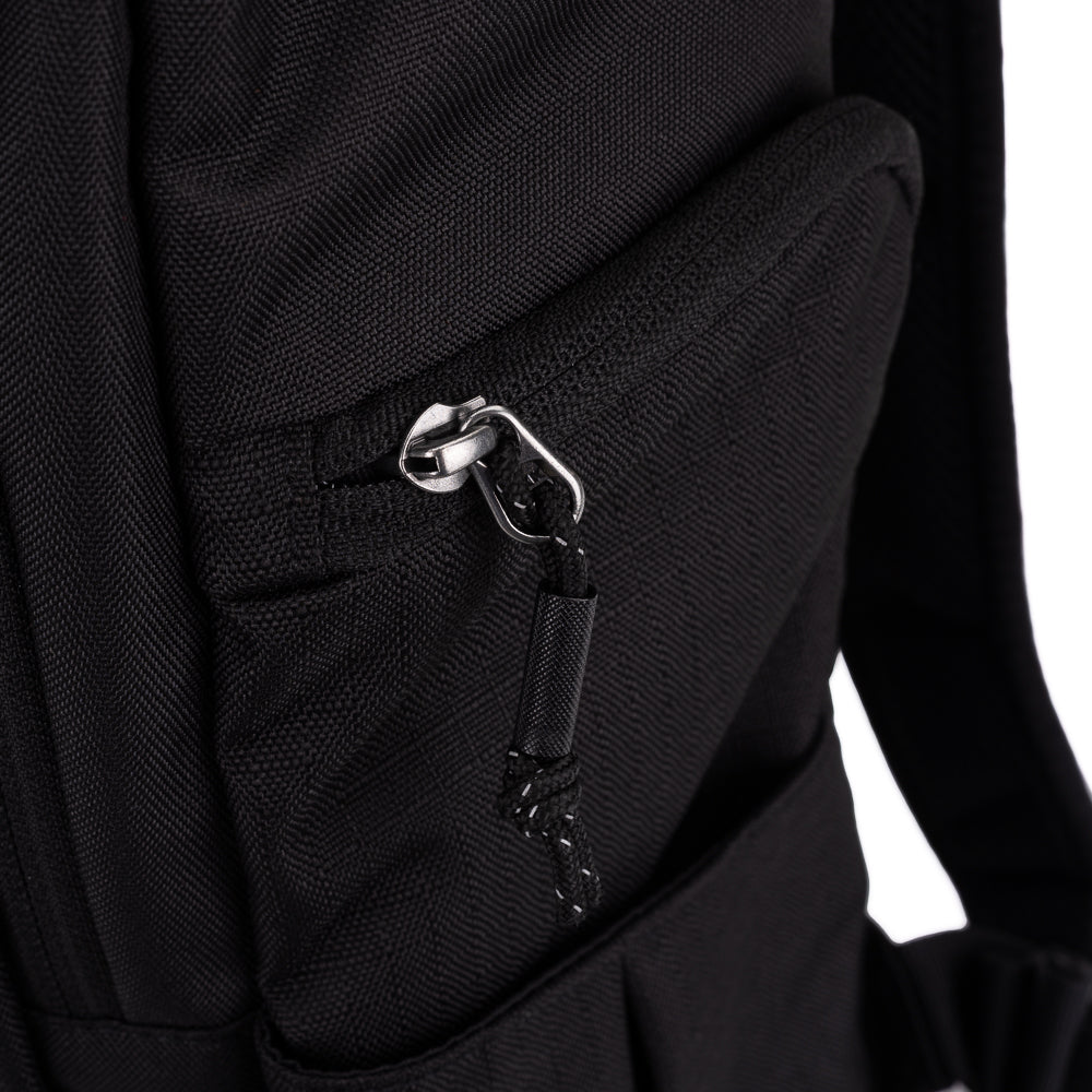 Mochila para cámara Think Tank Photo FocusPoint de cierre enrollable (Negro asfalto, 30 L)