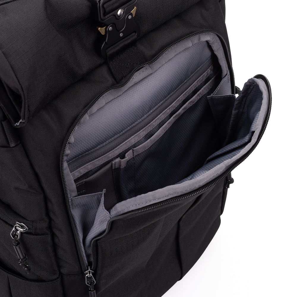 Mochila para cámara Think Tank Photo FocusPoint de cierre enrollable (Negro asfalto, 30 L)