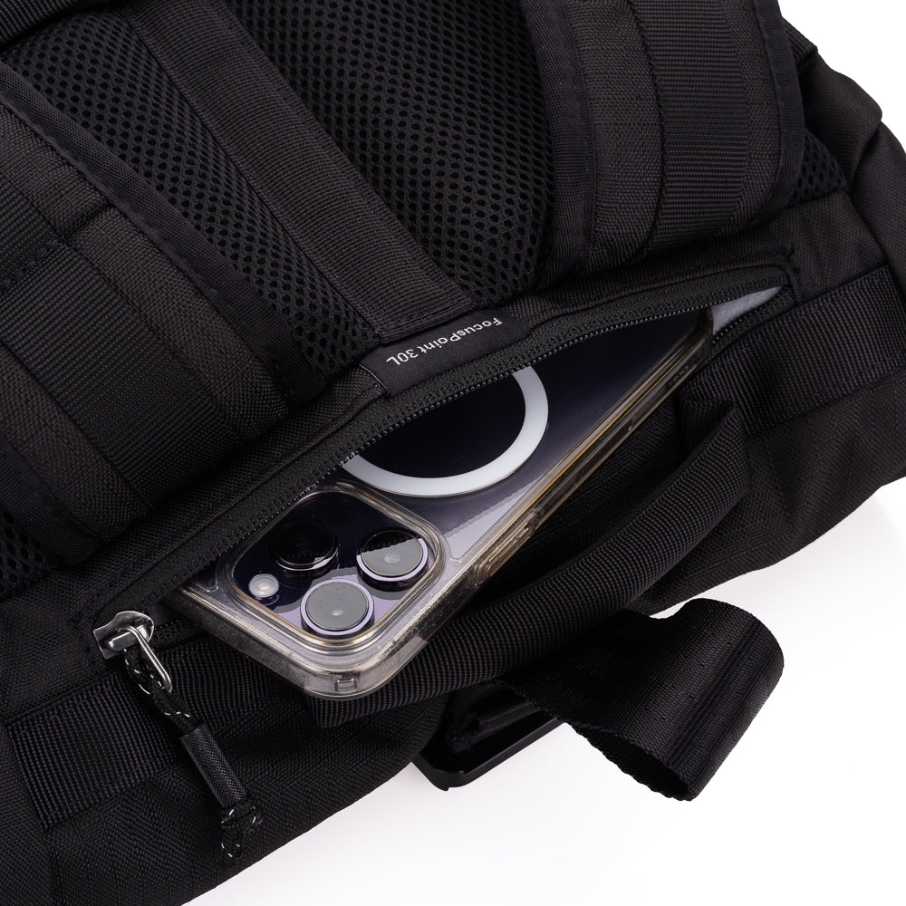 Mochila para cámara Think Tank Photo FocusPoint de cierre enrollable (Negro asfalto, 30 L)