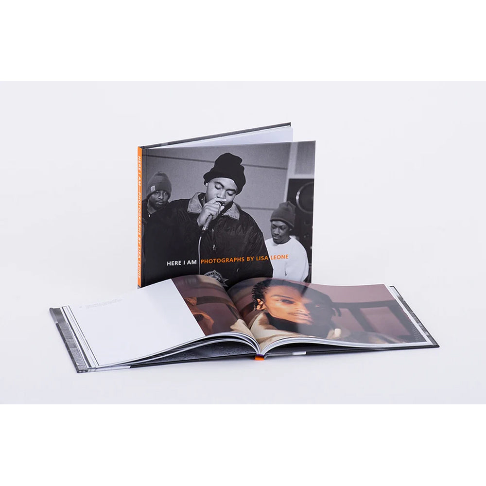 Lisa Leone: Here I Am, 2014 - Firmado