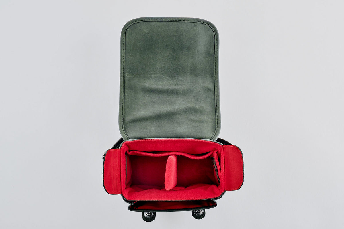 Oberwerth The Q, bolsa fotográfica de cuero, verde pino con forro rojo