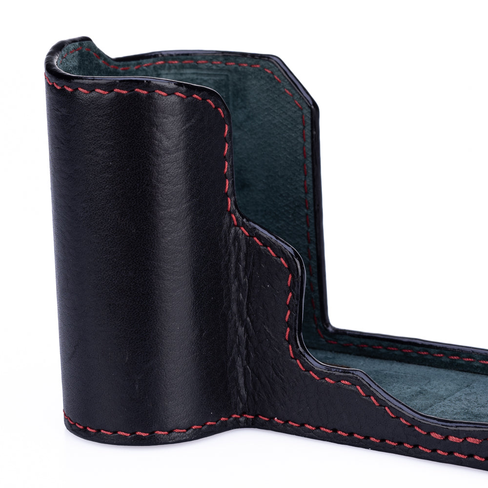 Funda usada Arte di Mano Half Case para Leica SL2/SL2-S con tapa de batería, estilo cubierto - negra con costuras rojas