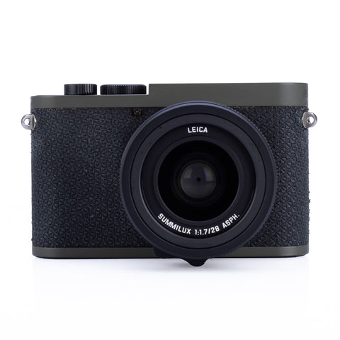 Used Leica Q2 Reporter with Extra Battery & Thumb Support