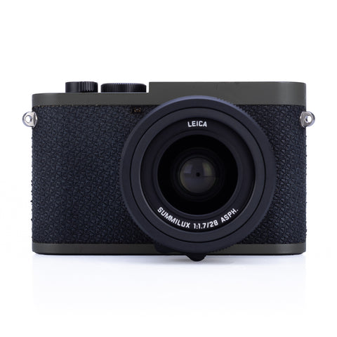 Used Leica Q2 Reporter - Extra Battery, UVa Filter, Thumbs Up, Half Case