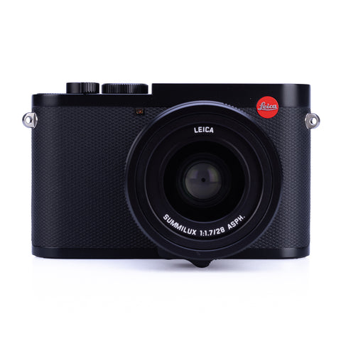 Used Leica Q2, black - 2 Extra Batteries, Thumbs Up, Otect Cap