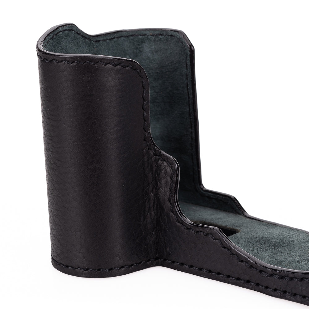 Media funda Arte di Mano para Leica SL3 con puerta de acceso a la batería, estilo cubierto - Negro con costuras negras