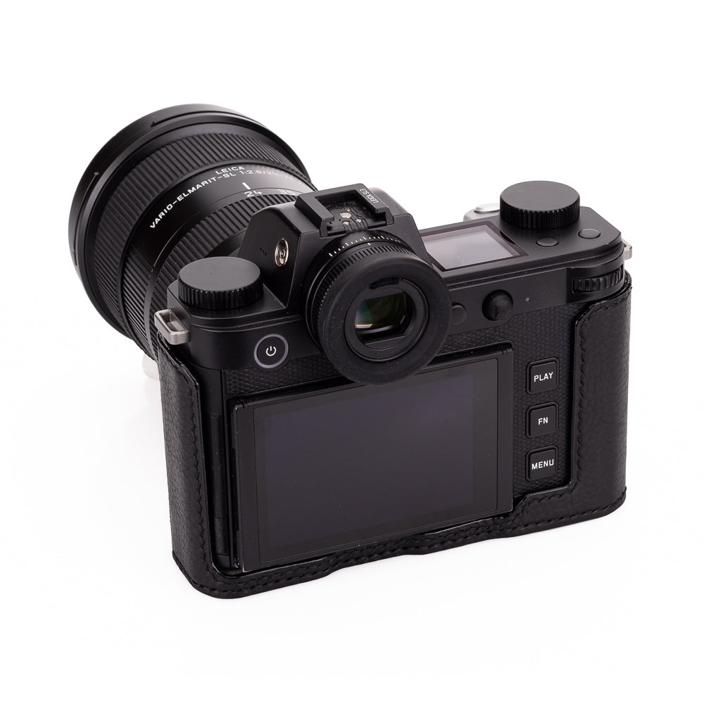Media funda Arte di Mano para Leica SL3 con puerta de acceso a la batería, estilo cubierto - Negro con costuras negras