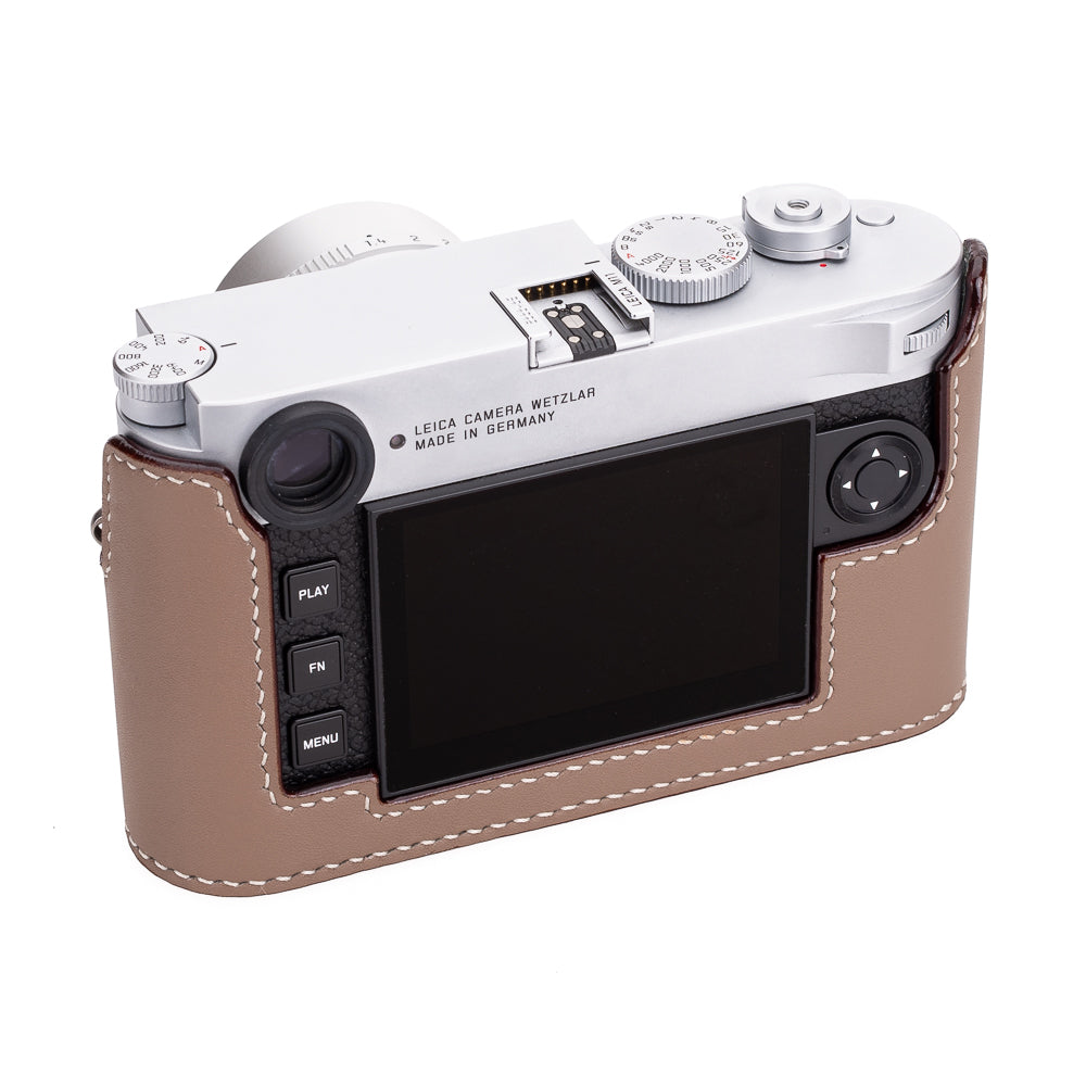 Media funda Arte di Mano para Leica M11 con tapa de acceso avanzada para la batería - Swift Etoupe