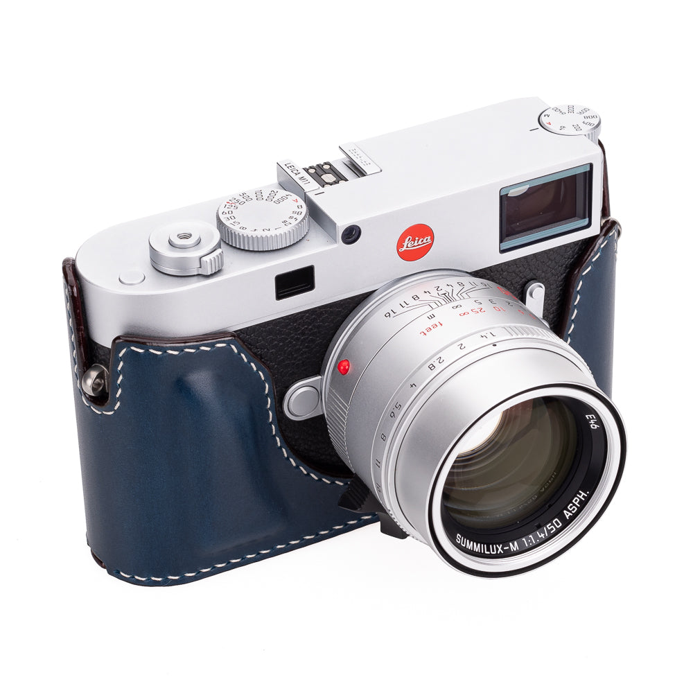 Media funda Arte di Mano para Leica M11 con tapa de acceso avanzada para la batería - Buttero azul marino
