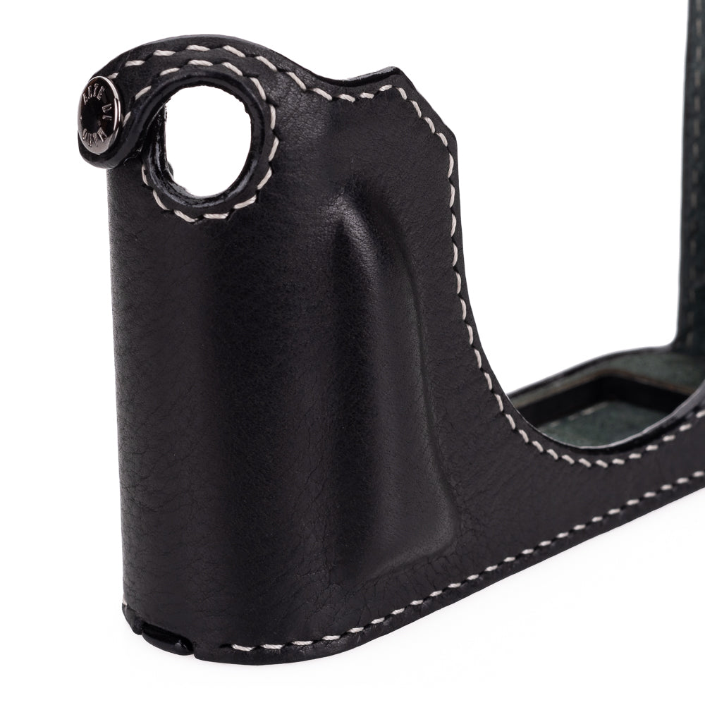 Media funda Arte di Mano para Leica Q3 (Tipo 2-TR, cierre a presión, soporte para trípode) - Negro Rally con costuras blancas
