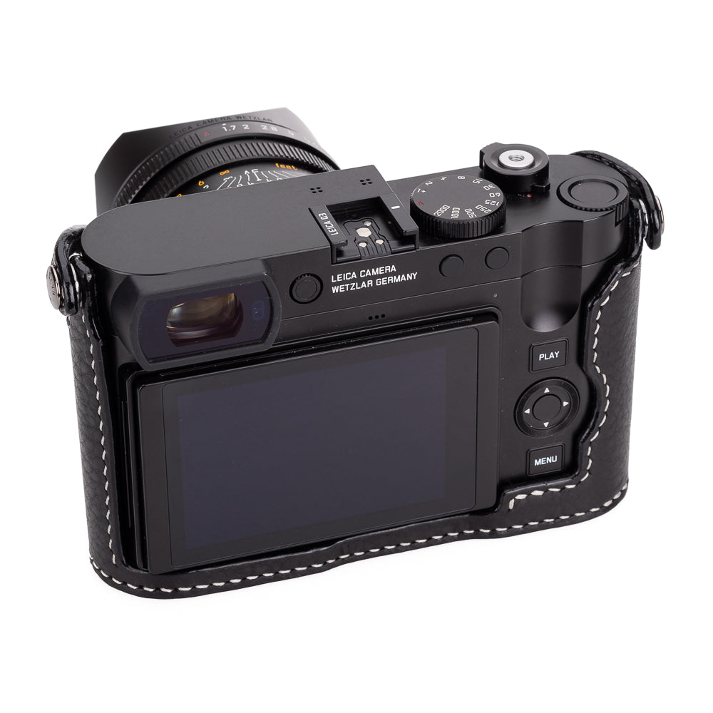 Media funda Arte di Mano para Leica Q3 (Tipo 2-TR, cierre a presión, soporte para trípode) - Negro Rally con costuras blancas