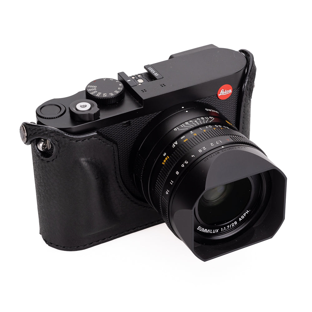 Media funda Arte di Mano para Leica Q3 (Tipo 2-TR, cierre a presión, soporte para trípode) - Negro Rally con costuras negras