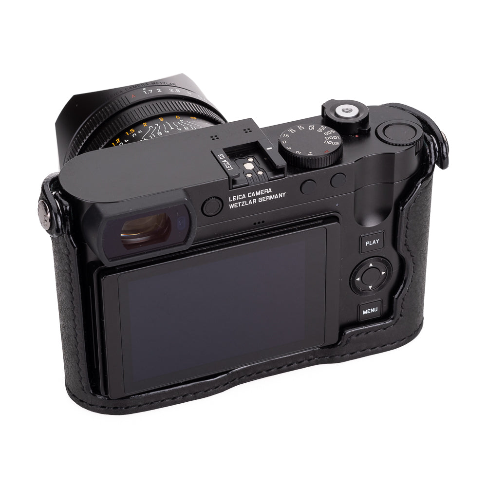 Media funda Arte di Mano para Leica Q3 (Tipo 2-TR, cierre a presión, soporte para trípode) - Negro Rally con costuras negras