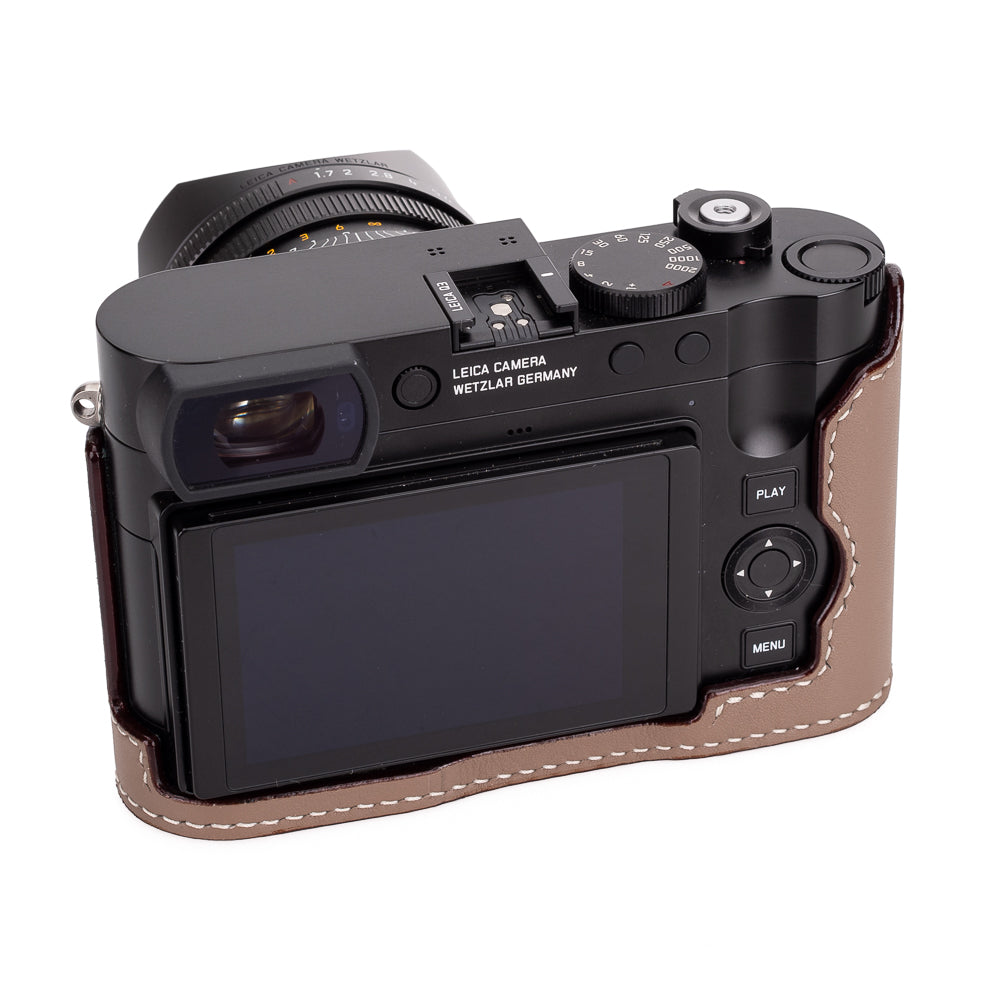 Media funda Arte di Mano para Leica Q3 (Tipo 1-SD, fijación mediante tornillos) - Swift Etoupe
