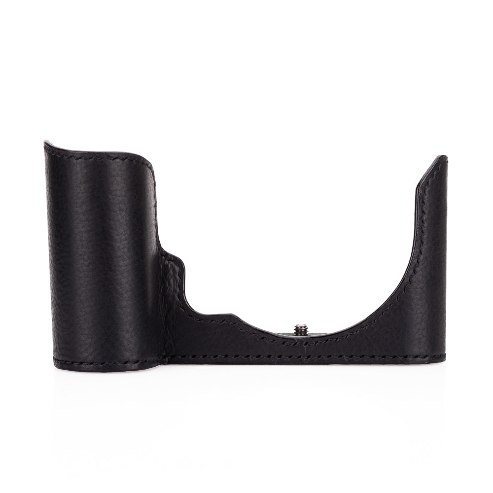 Media funda Arte di Mano para Leica SL3 con puerta de acceso a la batería, estilo cubierto - Negro con costuras negras
