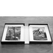 Caja portafolio de 20 impresiones personalizadas en blanco y negro de 8.5"x11" de Richard Sexton