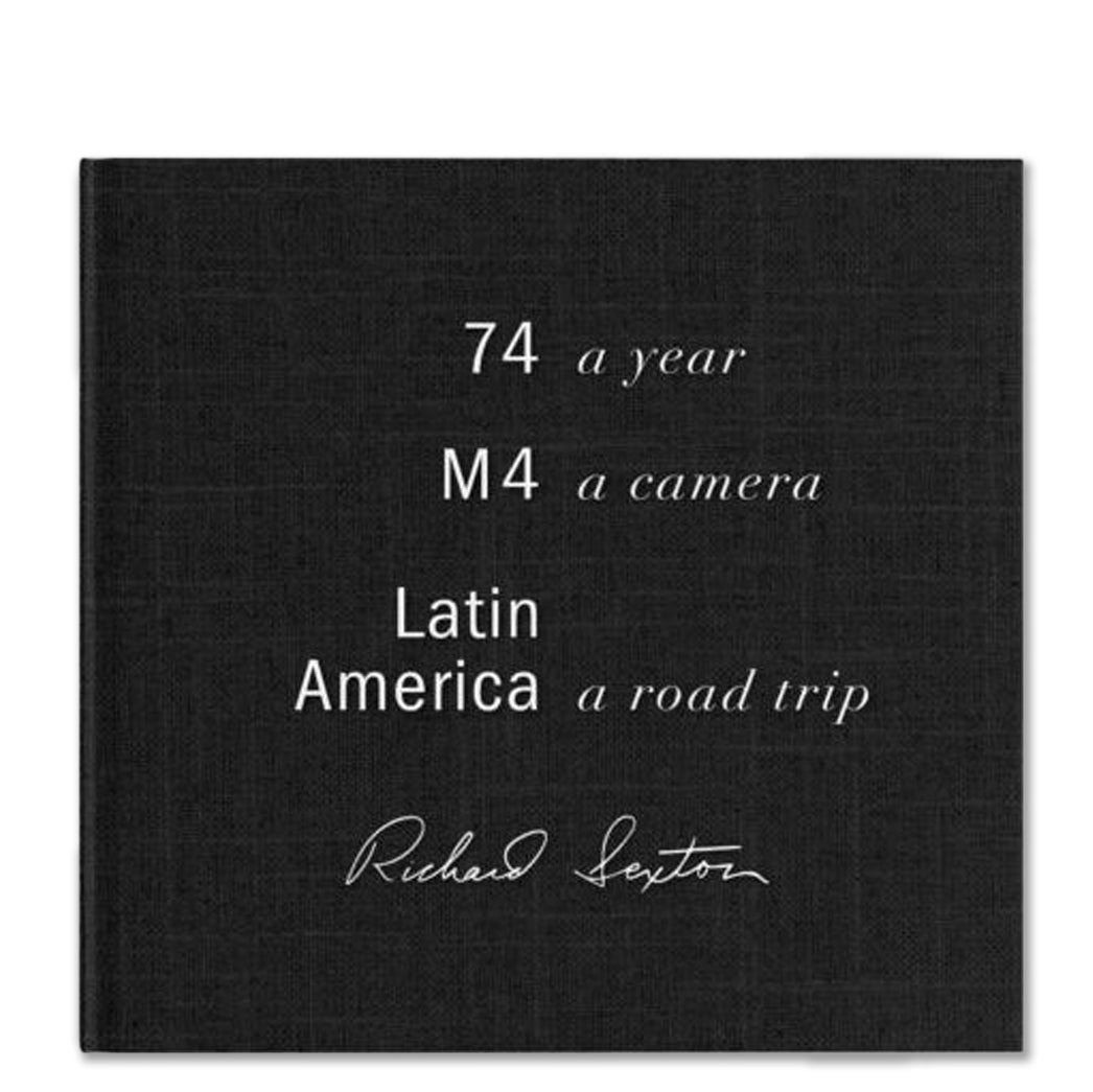 Richard Sexton: 74.M4.América Latina: Un año, una cámara, un viaje por carretera, 2023 - Firmado