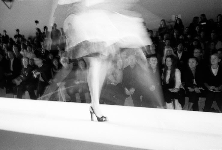 Sharon Socol: Plus One, un viaje fotográfico de una outsider al mundo de la moda, 2013