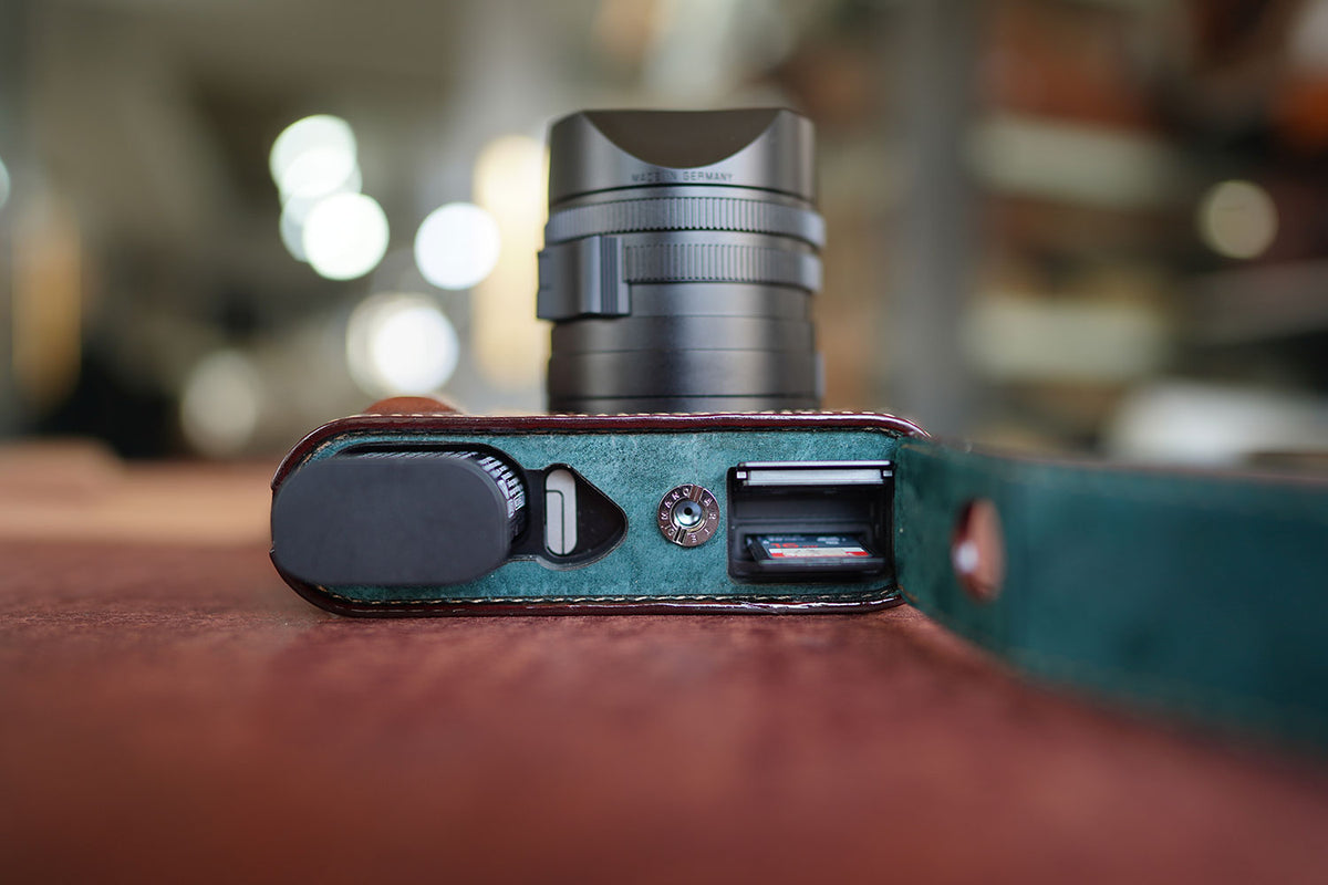 Funda Leica Q2 Arte di Mano con puerta de acceso a la batería y la tarjeta SD - Rally Volpe