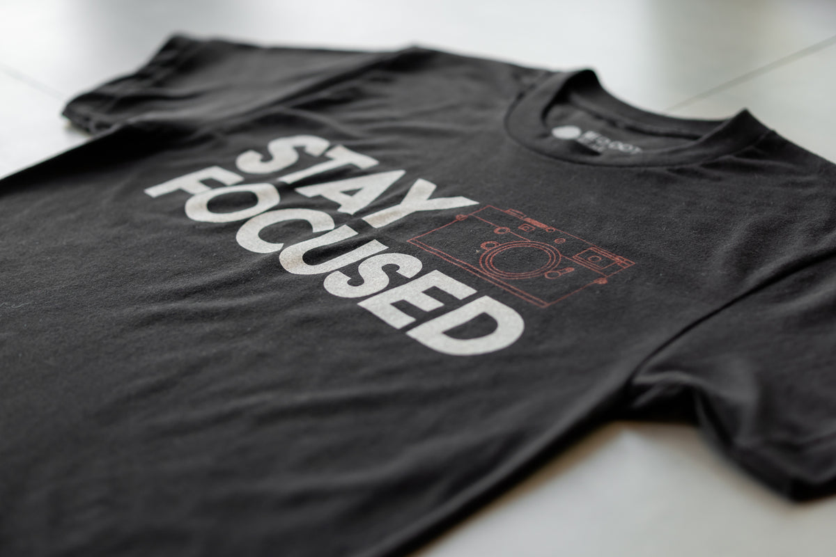 Camiseta Stay Focused, Pequeña