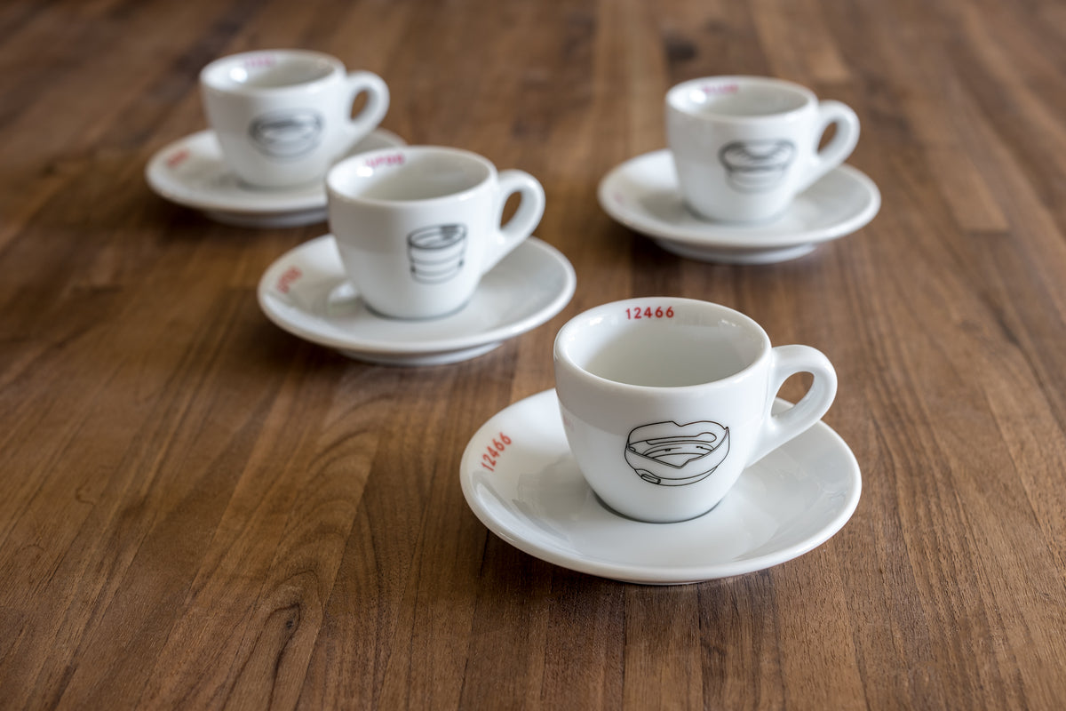 Legendarios parasoles de objetivo - Juego de 4 tazas italianas de porcelana para espresso