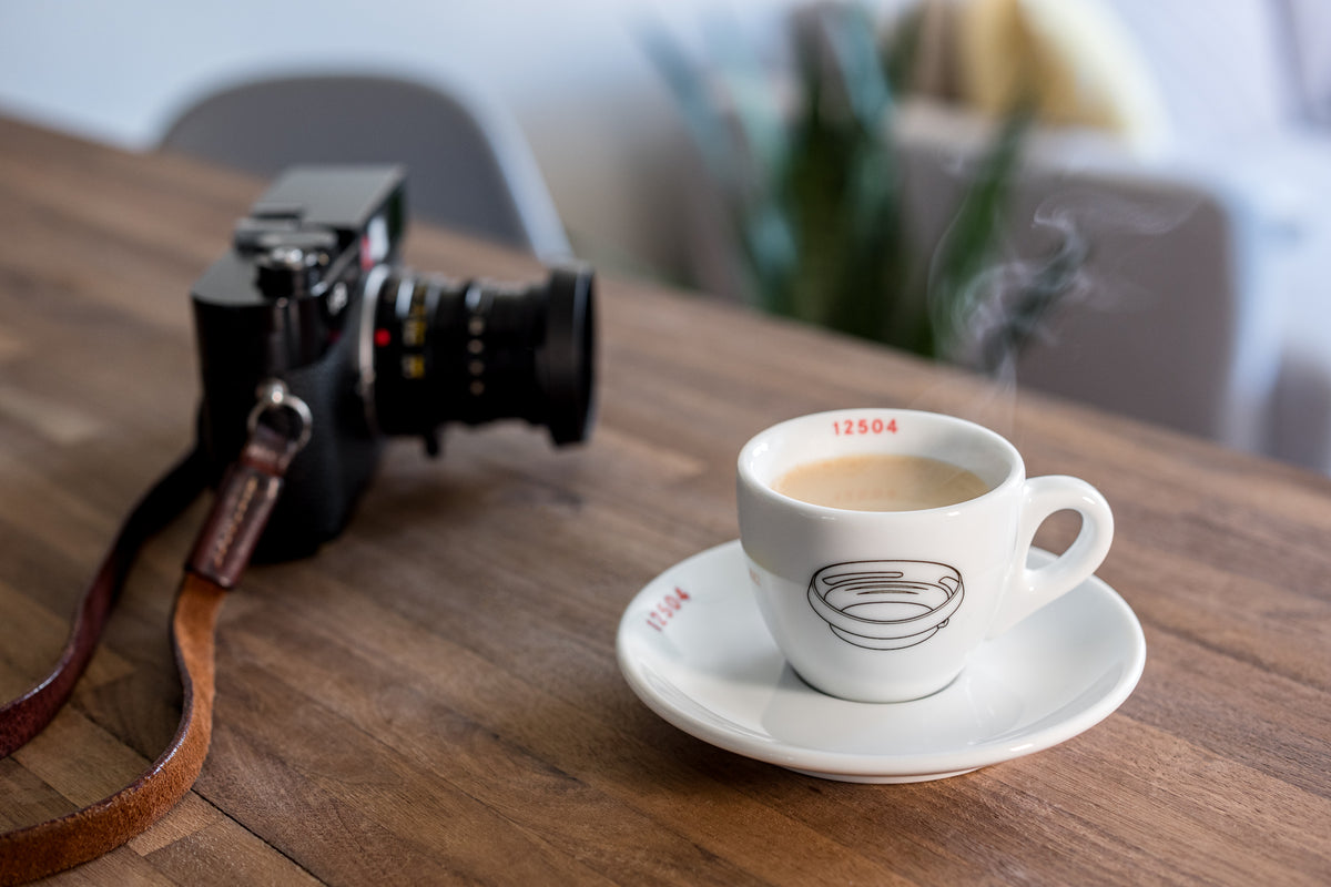 Legendarios parasoles de objetivo - Juego de 4 tazas italianas de porcelana para espresso