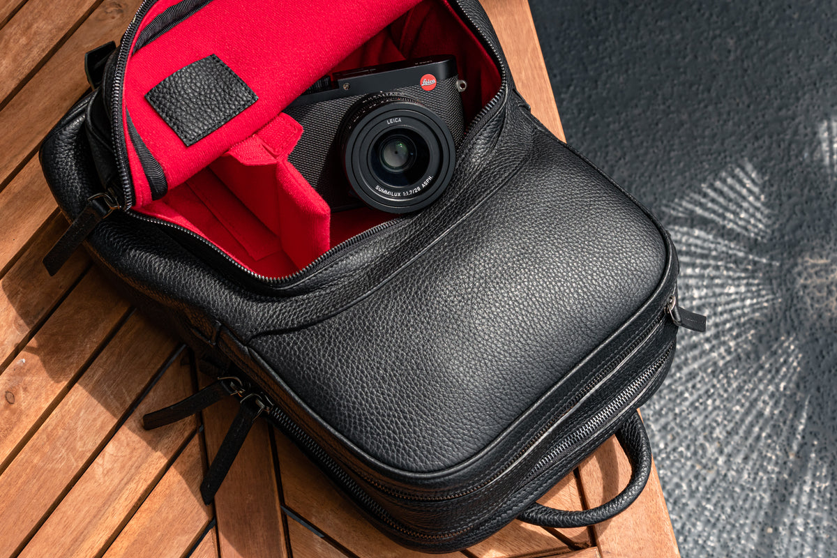 Mochila para cámara Oberwerth Q Backpack (tablet de 13") - Cuero - Negra con forro rojo