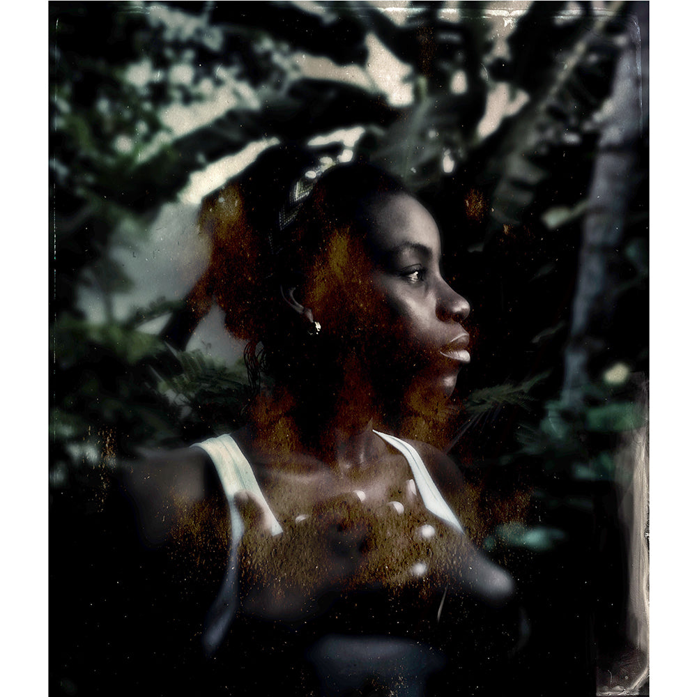 Maggie Steber - Impresión de 13 x 19" - Philomene en el jardín, valle de Artibonite, Haití, 2015