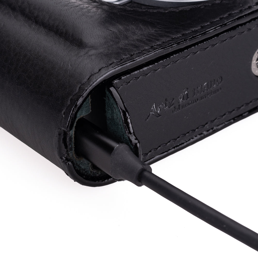 Arte di Mano Half Case for Leica M11 with Advanced Battery Access Door - Minerva Black with Black Stitching
