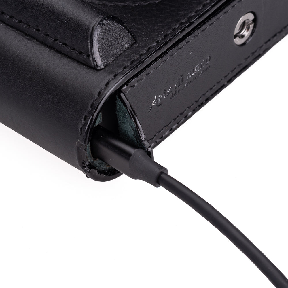 Arte di Mano Aventino Half Case with Advanced Battery Door for Leica M11 - Minerva Black with Black Stitching