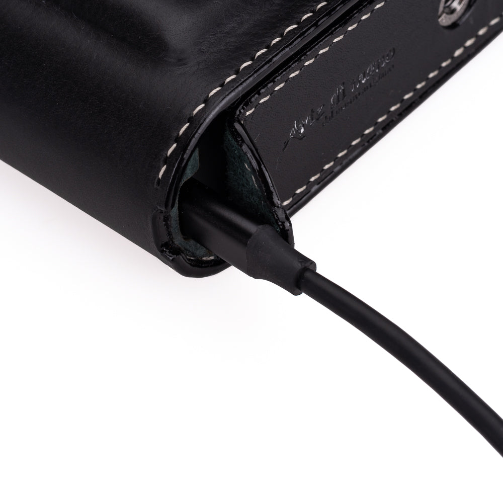 Arte di Mano Half Case for Leica M11 with Advanced Battery Access Door - Minerva Black with White Stitching