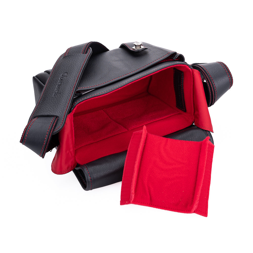 Bolso para cámara de cuero Oberwerth M11, negro con costuras rojas