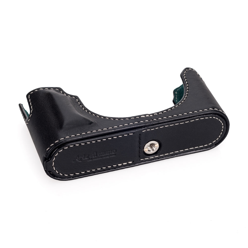 Funda media Arte di Mano para Leica M10 con tapa de acceso a la batería - Minerva negra con costuras blancas
