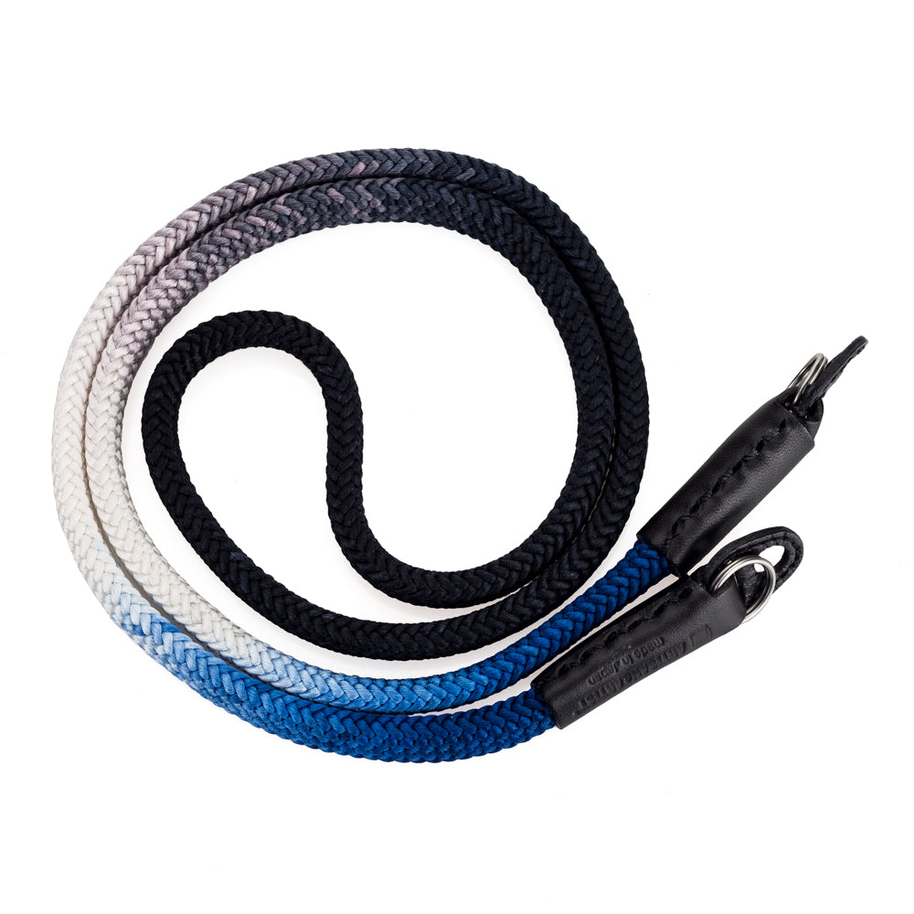 Correa para el cuello de seda con degradado Artisan & Artist* ACAM 316G - Negro/Azul marino