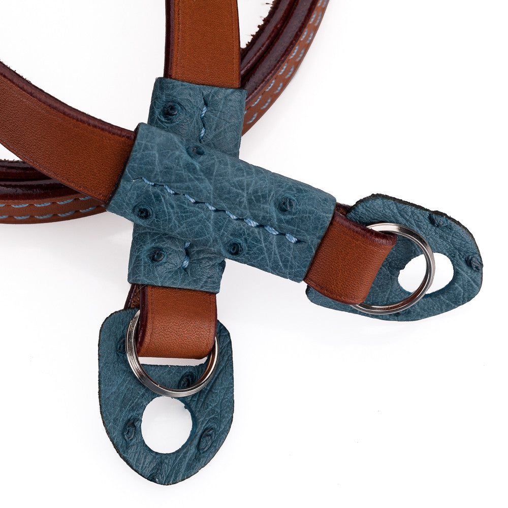 Correa para cuello cómoda Arte di Mano, 95 cm - cuero Novonappa color canela con detalles de avestruz azul cielo