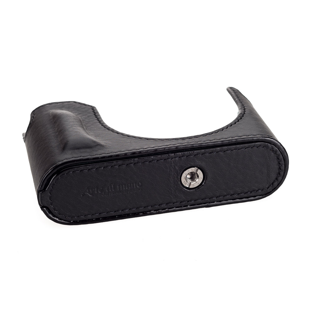 Media funda Arte di Mano para Leica Q2 con puerta de acceso para batería y tarjeta SD - Negro Minerva con costuras negras