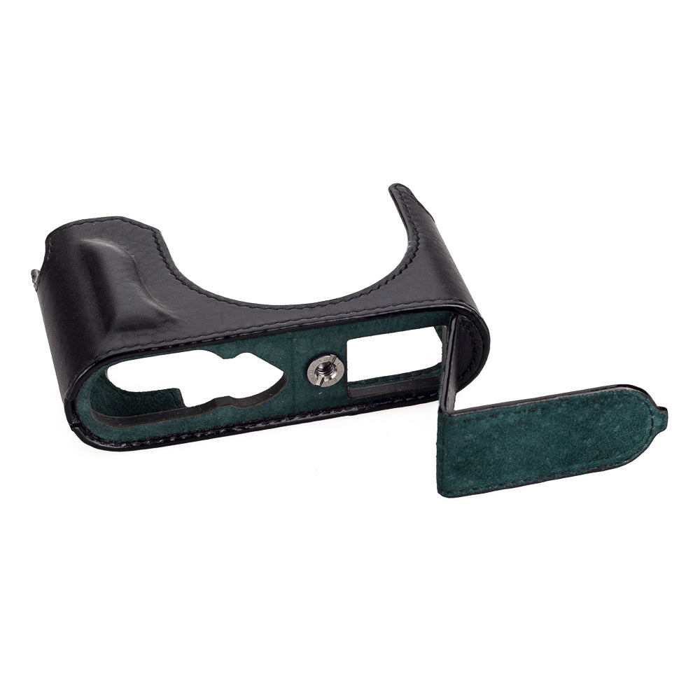 Media funda Arte di Mano para Leica Q2 con puerta de acceso para batería y tarjeta SD - Negro Minerva con costuras negras