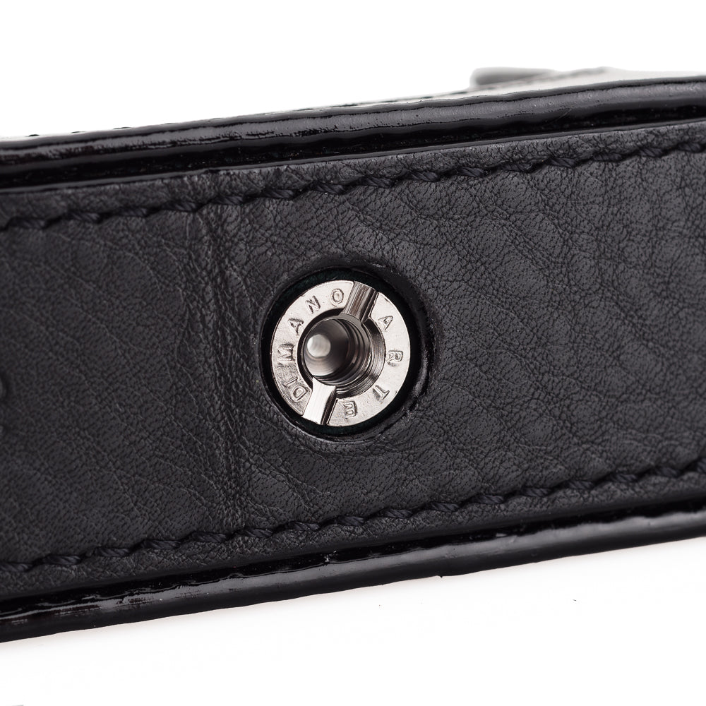 Media funda Arte di Mano para Leica Q2 con puerta de acceso para batería y tarjeta SD - Negro Minerva con costuras negras