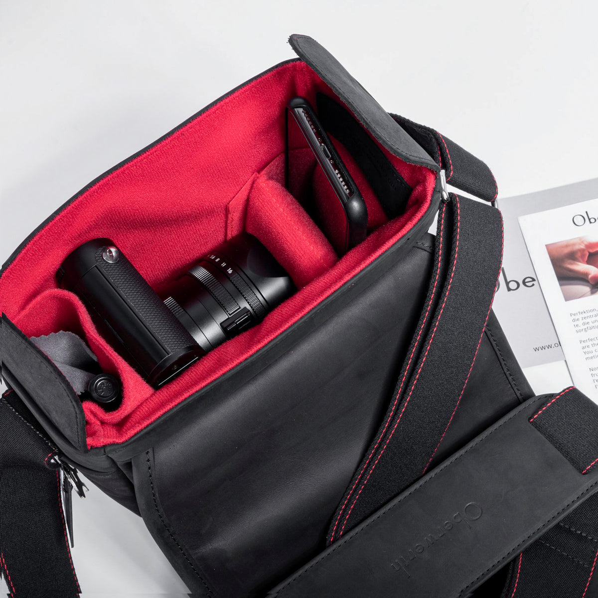 Oberwerth The Q: bolsa de cuero para cámara fotográfica, negra con forro rojo