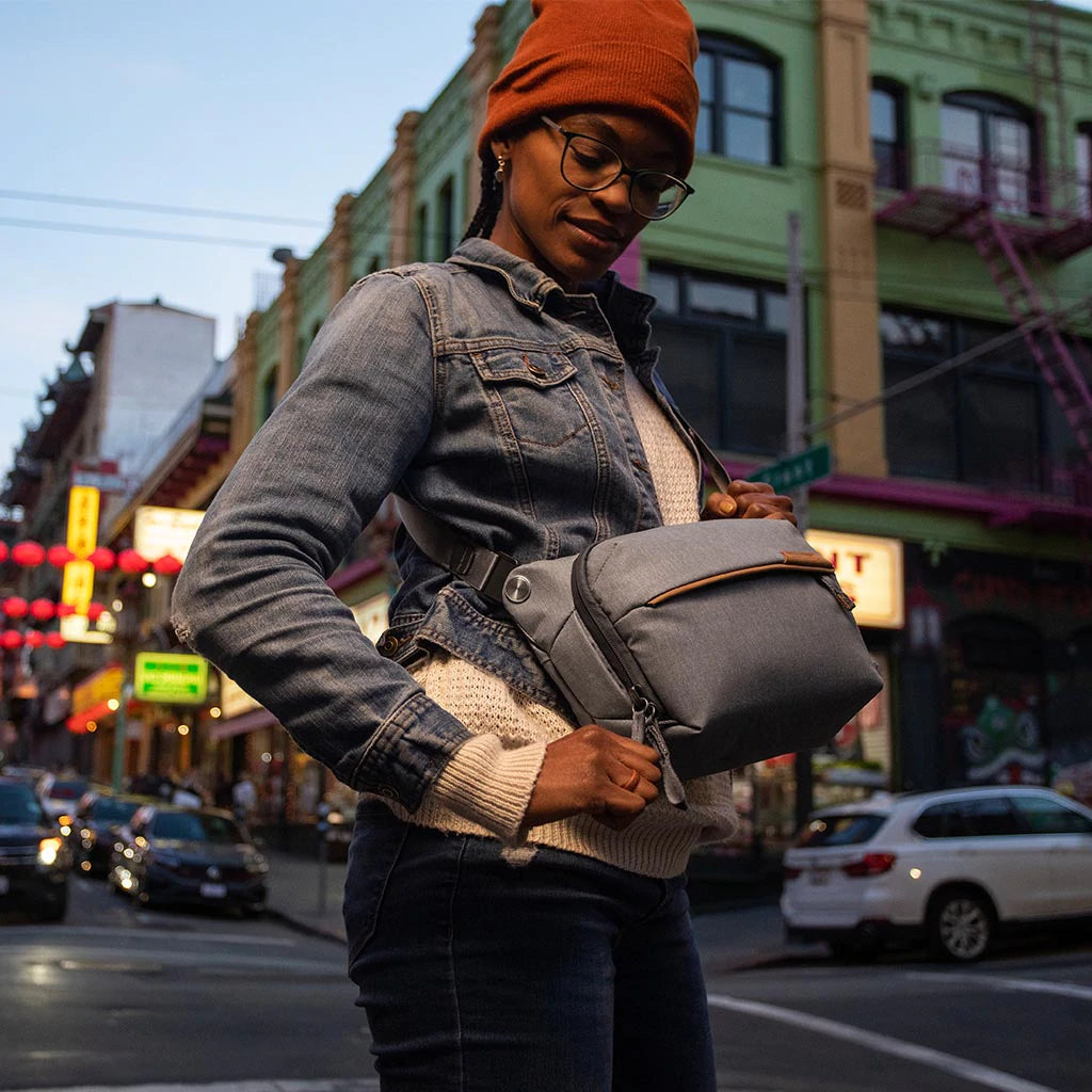 Peak Design Everyday Sling v2 (Ash, 10 L)