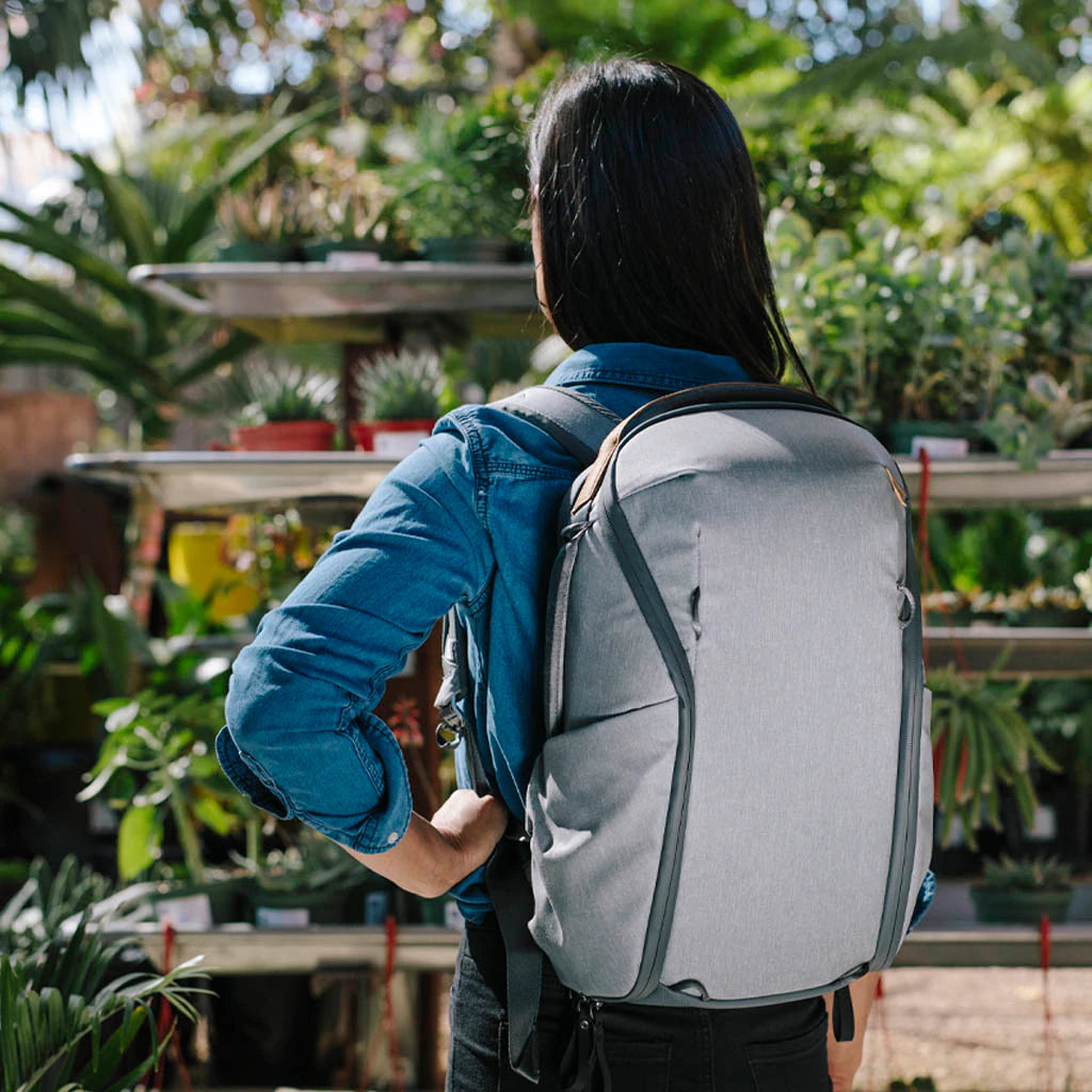Mochila Peak Design Everyday V2 de 20 L - color ceniza