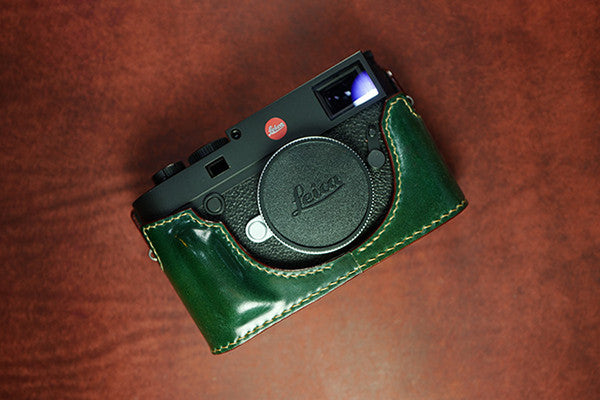 Media funda Arte di Mano para Leica M10 con puerta de acceso a la batería - Negro Minerva con costuras negras